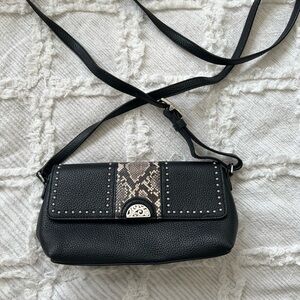 Brighton "PRETTY TOUGH" Mini Flap Blk. Leather Crossbody (R$215)